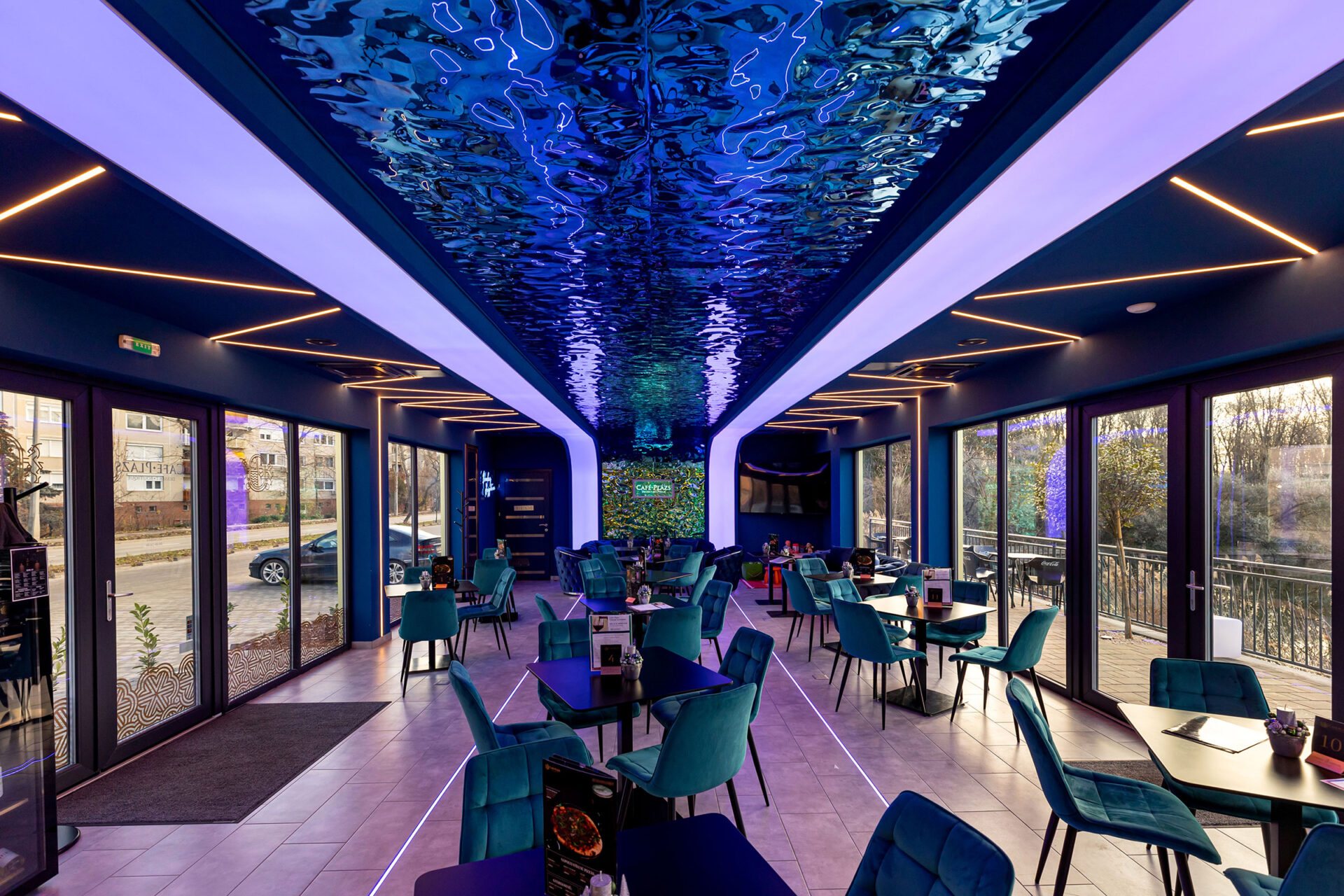 Café with ceiling clad in mirror SibuDesign SL Ocean 3D decorative panels under blue light