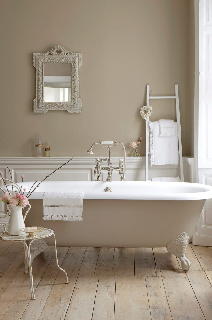 Interno con pittura neutra Rolling Fog Little Greene