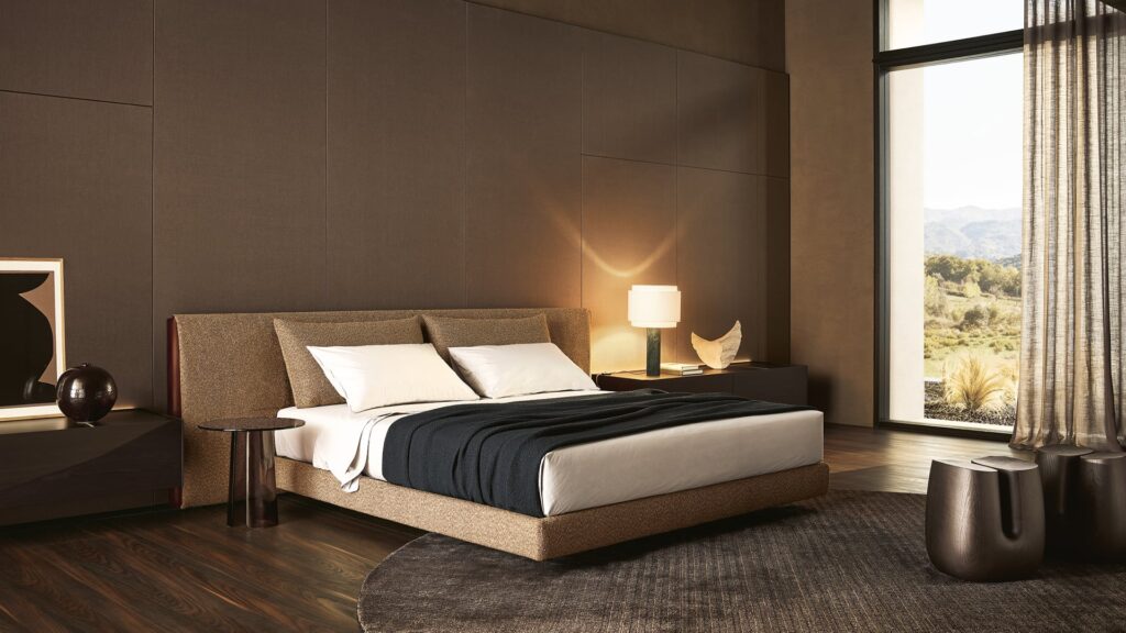 Camera Poliform con letto basso e rivestimento della parete