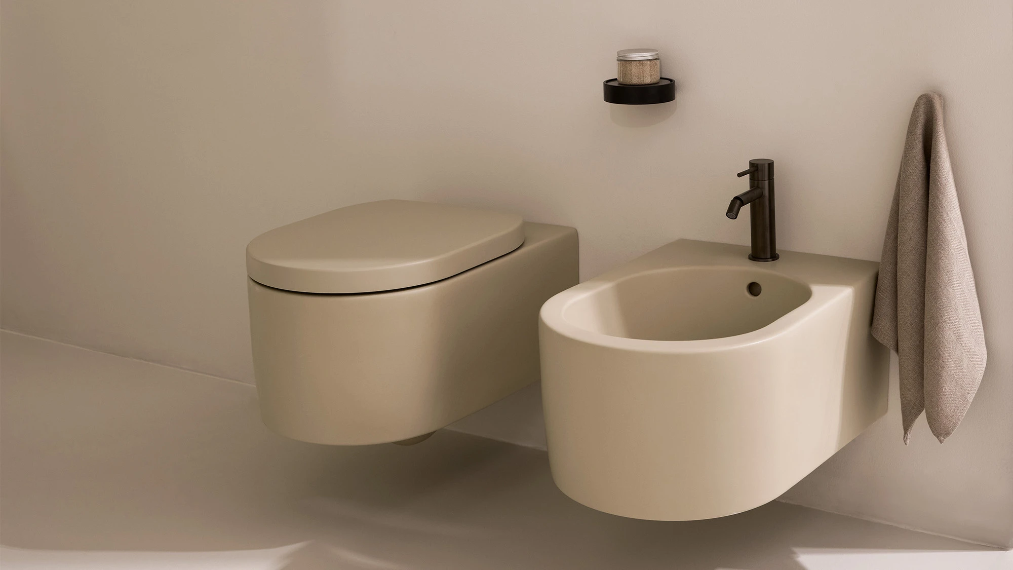 Ambientazione della collezione Otis di Ceramica Cielo