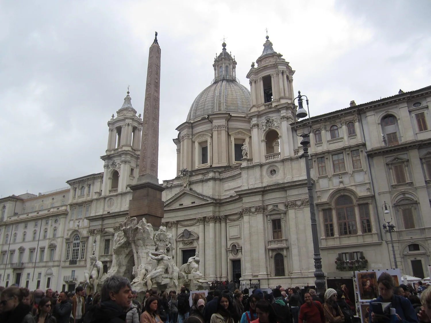 La facciata concava di Sant'Agnese in Agone di Borromini in piazza Navona a Roma