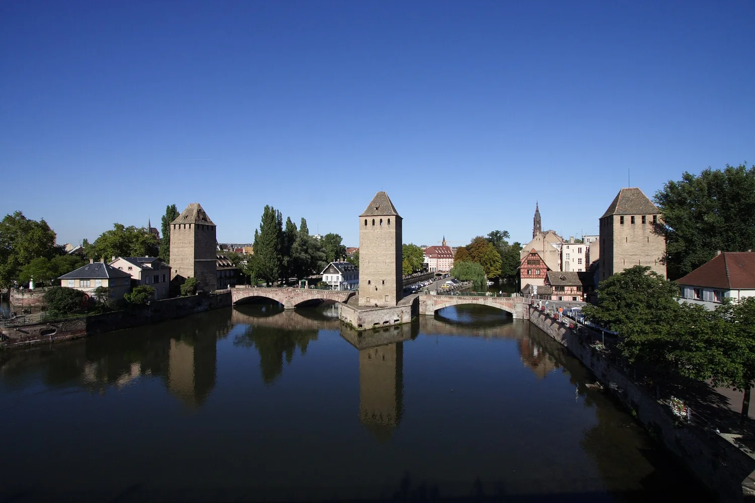 I Ponts Couverts e le torri di difesa nel quartiere della Petite France a Strasburgo
