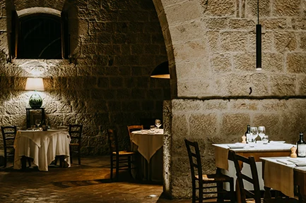 Il ristorante di Susafa nell antico granaio con volte in pietra, nelle Madonie