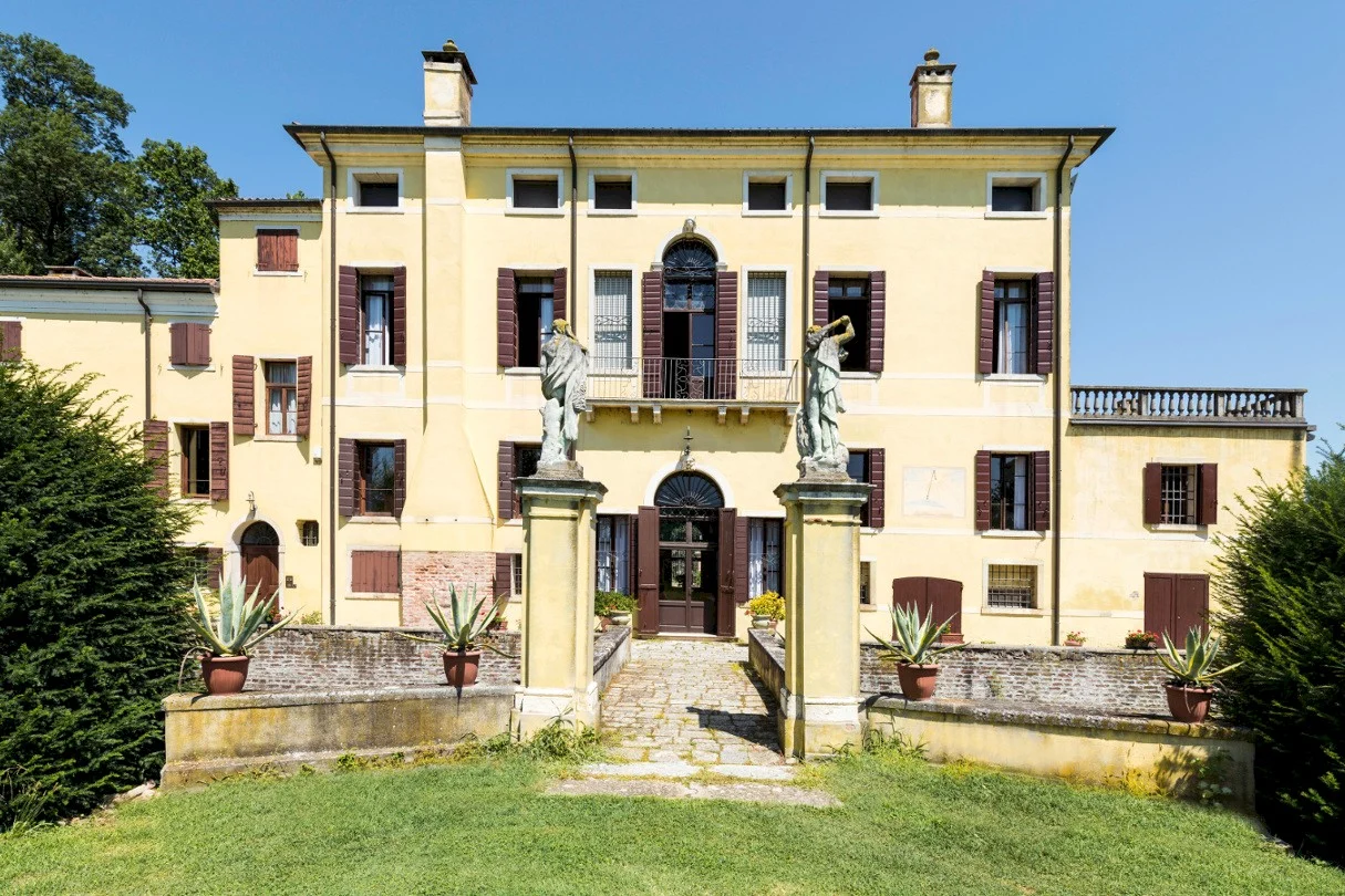 Facciata di Villa Selvatico da Porto a Codiverno di Vigonza, villa veneta nella campagna padovana
