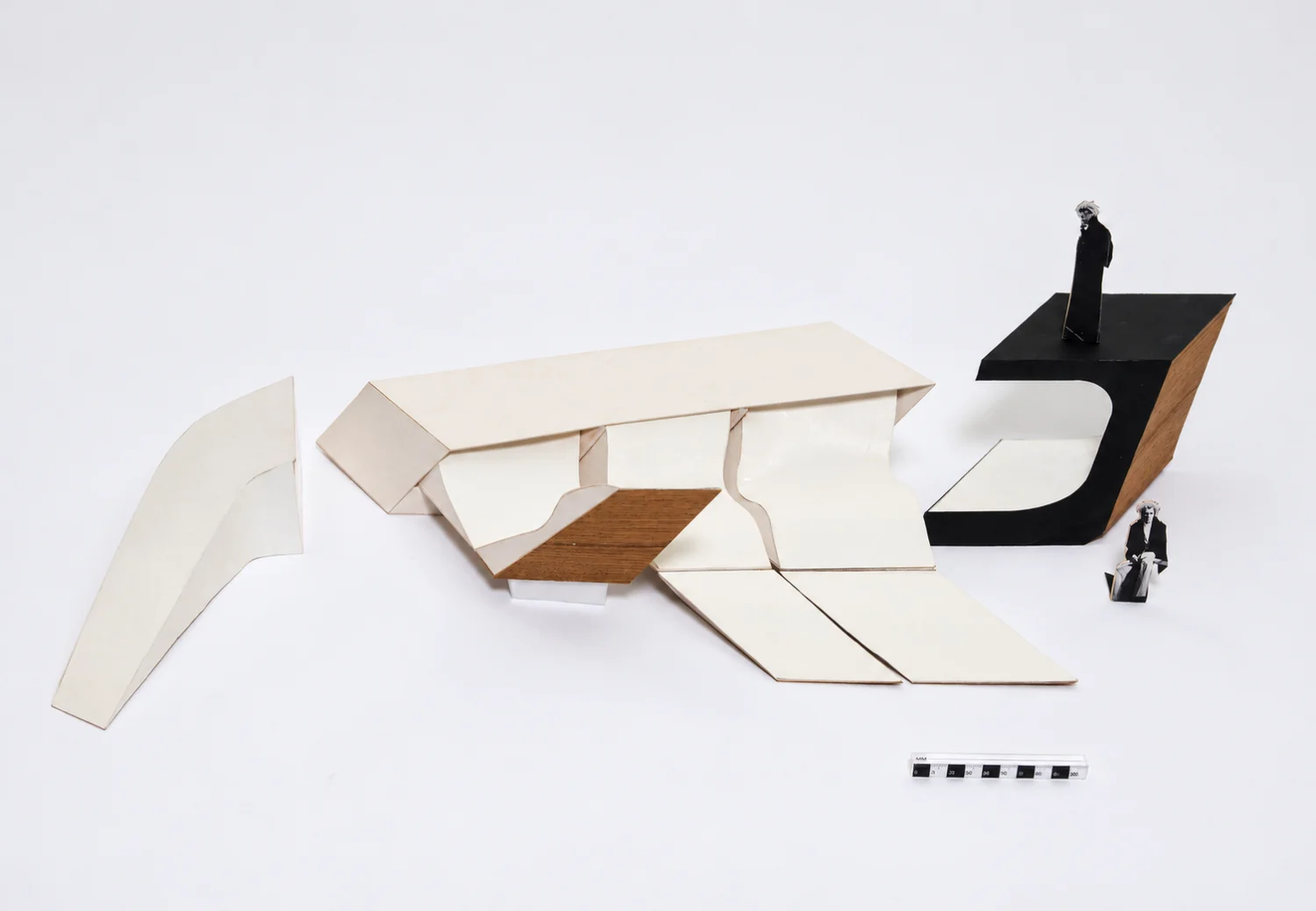 Modello di studio per la scenografia del tour mondiale dei Pet Shop Boys progettata da Zaha Hadid Architects nel 1999